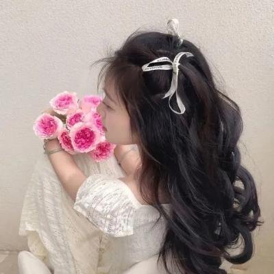 年轻女孩爱过来