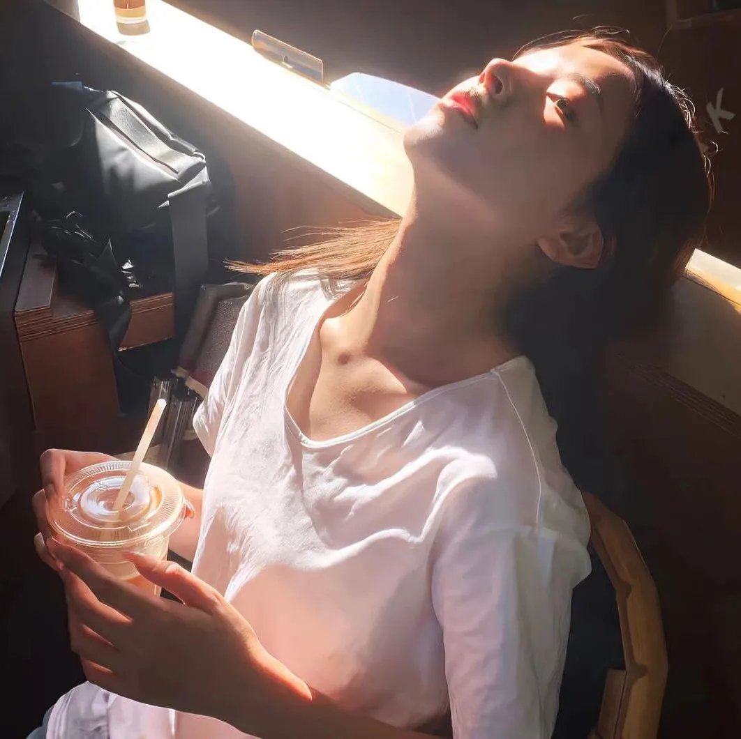 警察李“酒瓶